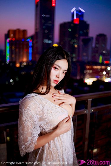闺蜜的舌头伸进我的里面